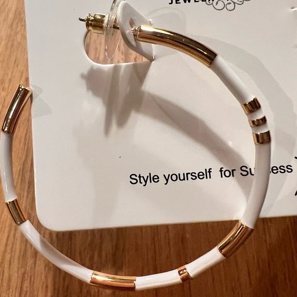 Park Lane Bali Hoops- March ‘ 25 Sparkle Box - Picture 2 of 4